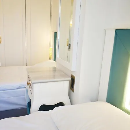Ligos Hotel *