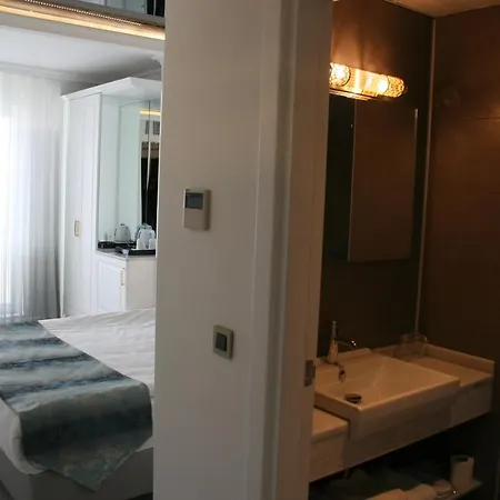 Ligos Hotel *